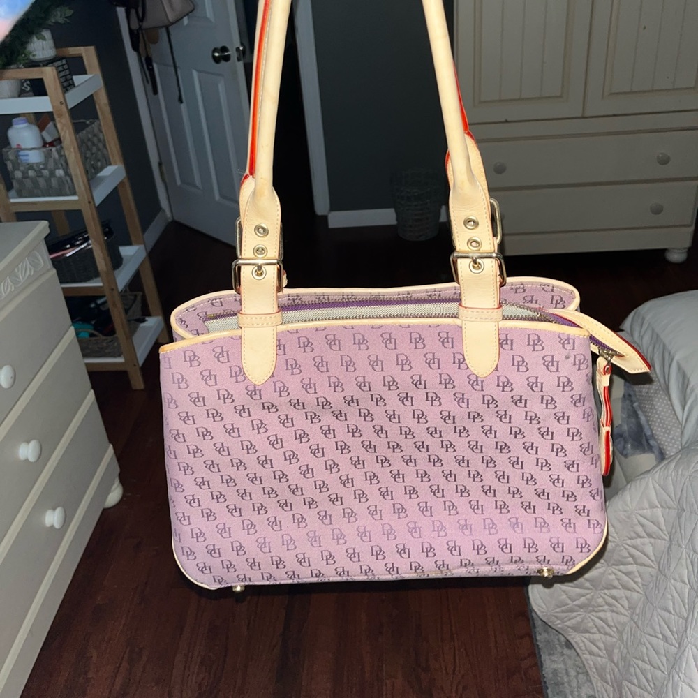 Vintage Medium sized Lavender Dooney&Bourke hand bag